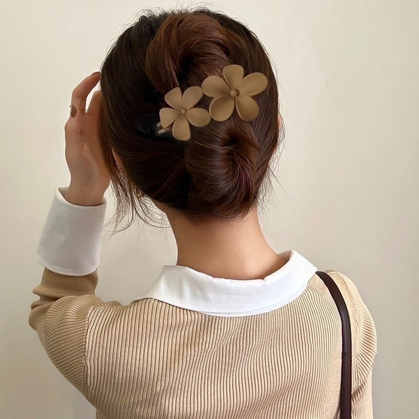 Minimalist Solid Color Flower Plastic Hair Clip