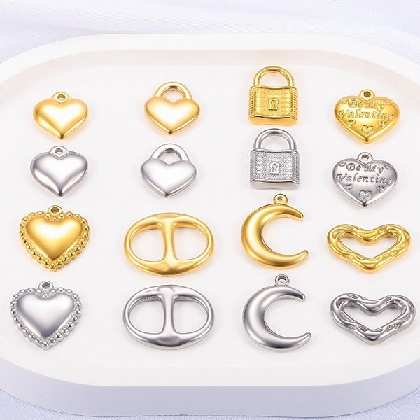 1 Piece 16.5*16.5Mm 16.5*21.5Mm 18*22.5Mm Hole 1~1.9Mm Hole 2~2.9Mm 304 Stainless Steel 18K Gold Plated Moon Heart Shape Solid Color Jewelry Accessories Pendant