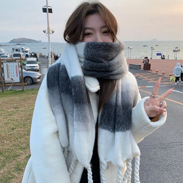 Winter New Gradient Scarf Women'S Fashion Contrast Thick Warm Scarf Simple Large Shawl Factory