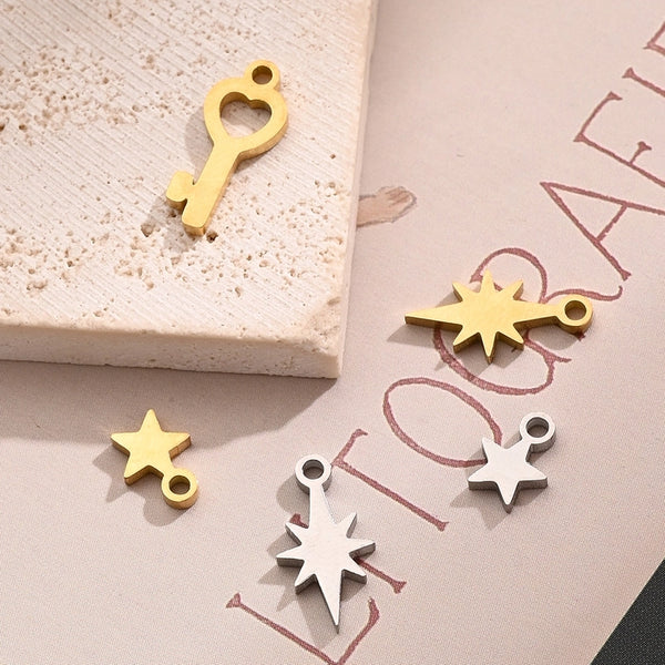 1 Piece 13X7Mm 14X6Mm 7X5.5Mm Hole 1~1.9Mm 304 Stainless Steel 18K Gold Plated Pentagram Heart Shape Key Polished Jewelry Accessories Pendant